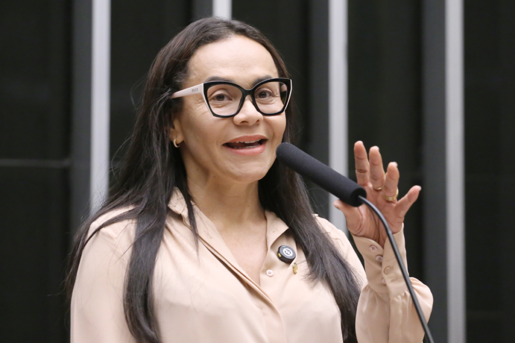 Ivoneide Caetano defende ampliação da presença feminina na política e cobra mais candidaturas de mulheres