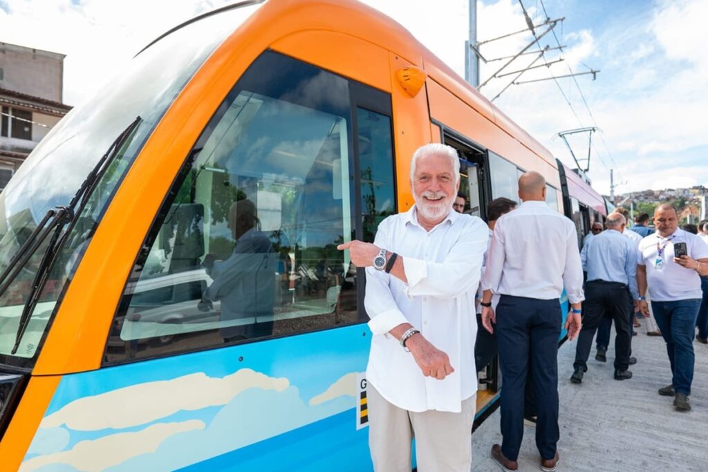 Wagner rebate ACM Neto e defende obras de mobilidade do governo na Bahia: “Fala mal de tudo que é bom para Salvador” Wagner rebate ACM Neto e defende obras de mobilidade do governo na Bahia: “Fala mal de tudo que é bom para Salvador”