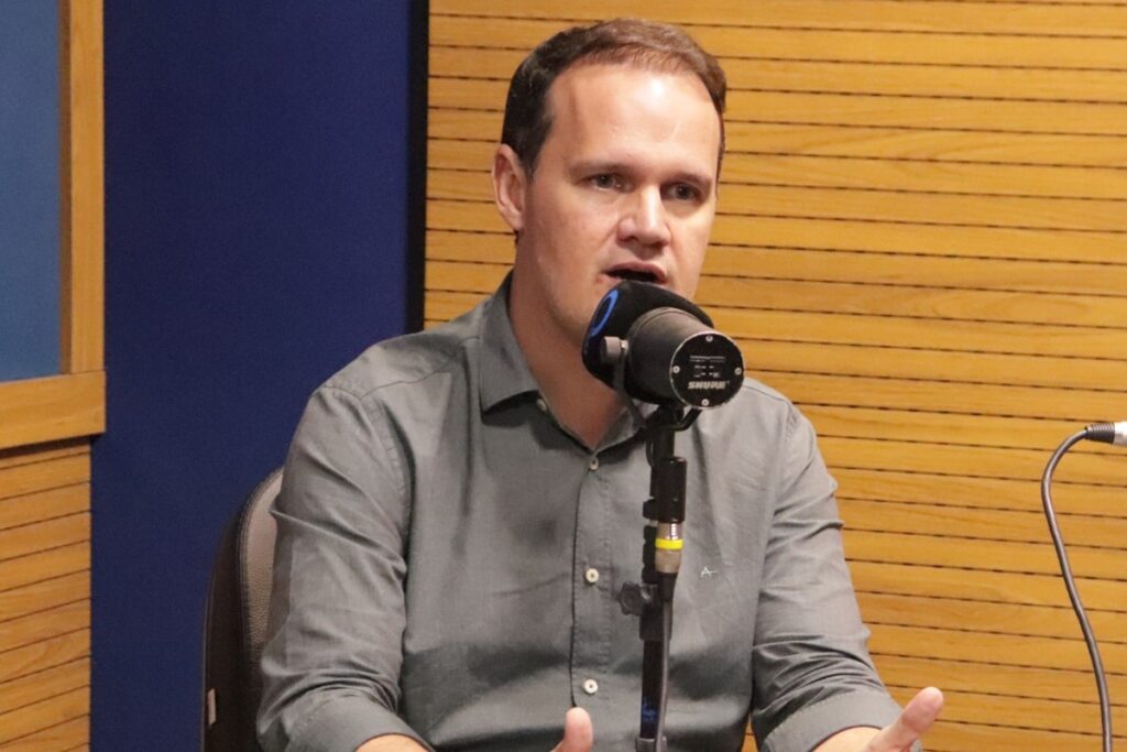 Júlio Pinheiro cobra explicações de ACM Neto e João Roma sobre valores ligados ao Banco Master