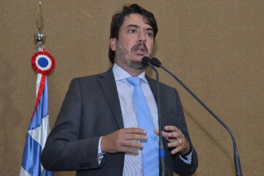 Pedro Tavares cobra aplicação de leis de proteção às mulheres durante Agosto Lilás na Bahia Pedro Tavares cobra aplicação de leis de proteção às mulheres durante Agosto Lilás na Bahia