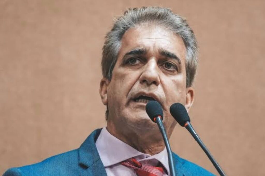 Robinson Almeida rebate ACM Neto e Bruno Reis por críticas à publicidade da Ponte Salvador-Itaparica