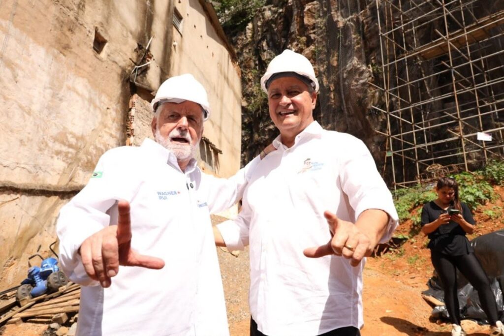 Rui Costa acompanha obras de contenção de encostas em Salvador ao lado de Jerônimo e Wagner