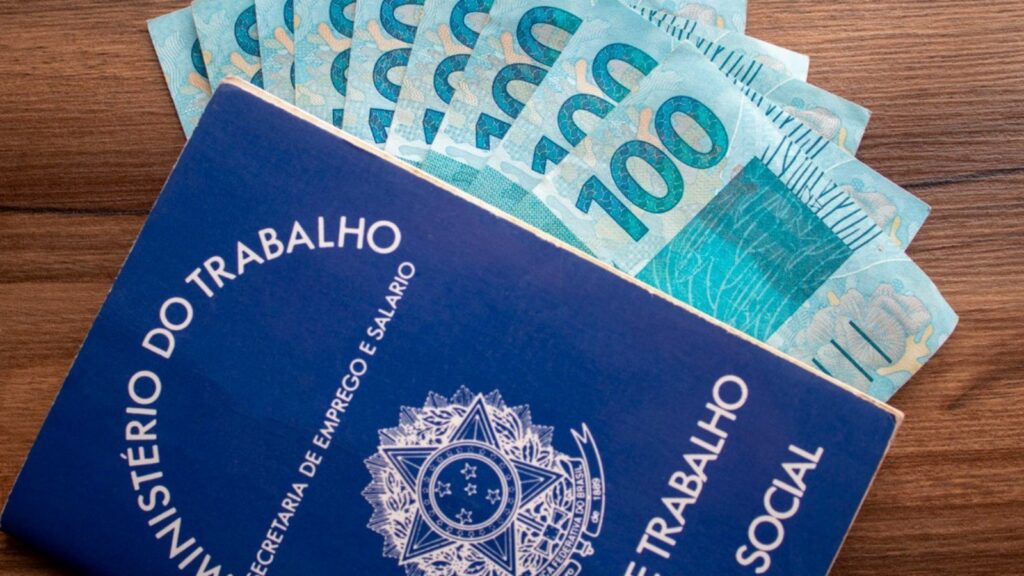 Proposta Orçamentária de 2027 prevê salário mínimo de R$1741,00