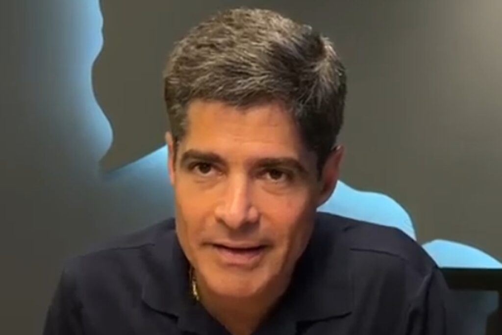 ACM Neto recebe apoio de ex-prefeito de Caraíbas e diz que “todo dia” novas lideranças chegam à campanha ACM Neto nega relação com institutos de previdência, fala em "crime eleitoral" e chama acusações sobre Banco Master de "peça de ficção"