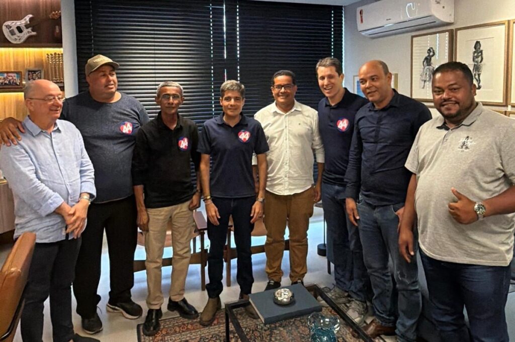 ACM Neto recebe apoio de ex-prefeito de Santa Bárbara após saída da base de Jerônimo Rodrigues