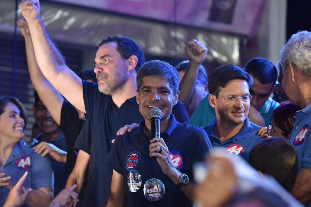 ACM Neto critica fila da regulação e questiona Jerônimo: "Teve quatro anos e não fez, vai fazer tendo mais quatro?"