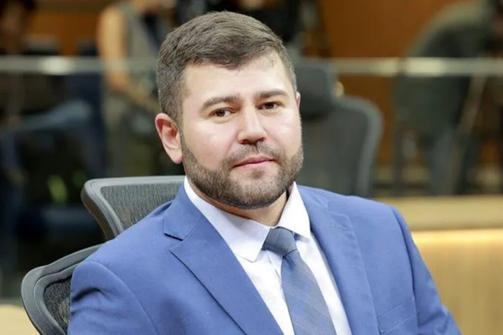 Deputado estadual de Goiás morre após colisão com carreta na BR-050