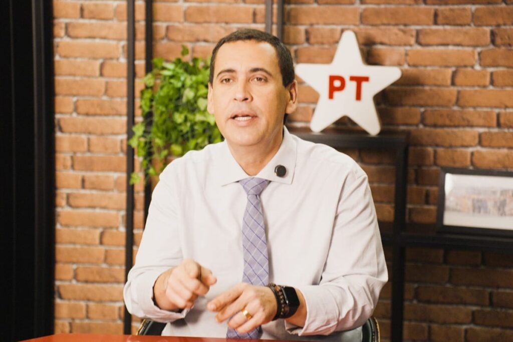 Éden Valadares diz que viagem em jato reforça "relação de intimidade" entre Flávio Bolsonaro e Vorcaro
