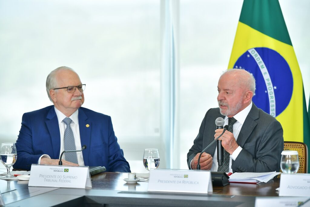 Fachin sinaliza a Lula que pretende levar crise entre Moraes e Mendonça ao plenário do STF
