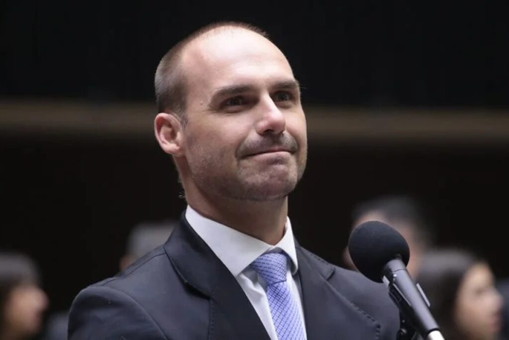 Nunes Marques manda remover posts de Eduardo Bolsonaro que questionam segurança das urnas eletrônicas