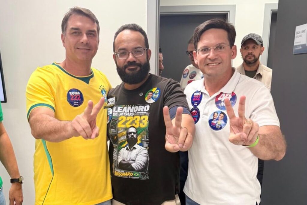 Leandro de Jesus participa de agenda com Flávio Bolsonaro em Conquista e diz que Bahia vai "despetizar"