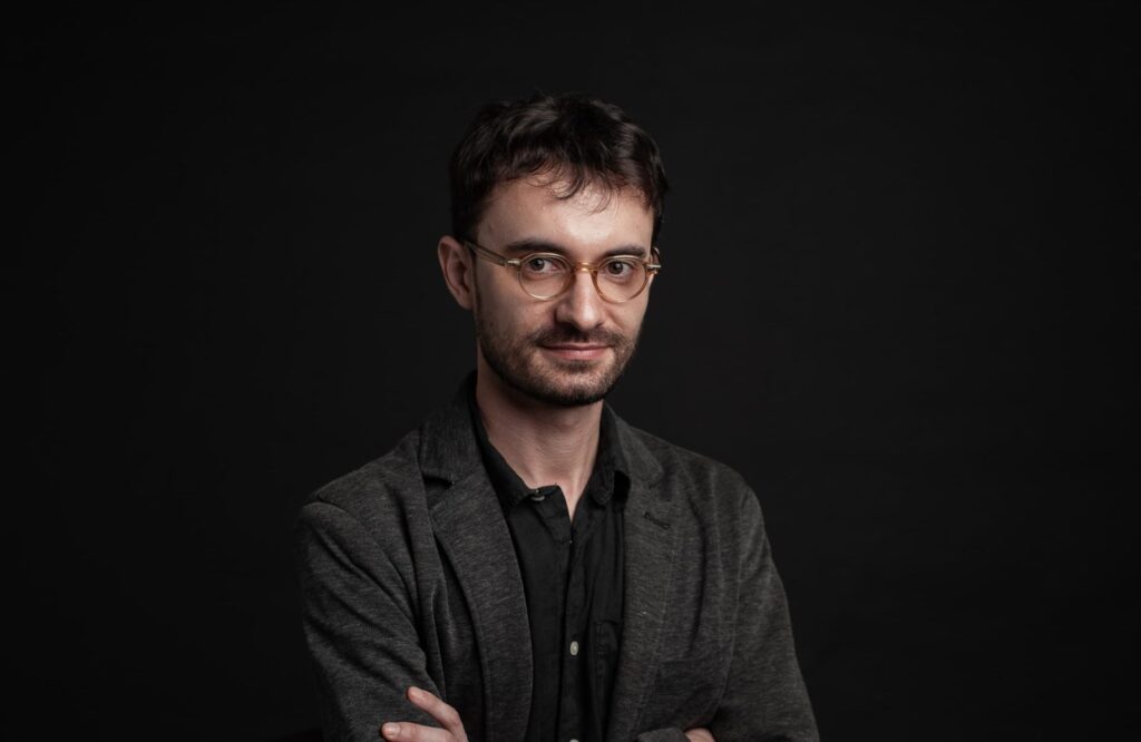 Jornalista político Guilherme Reis lança livro infantil inspirado em animais que vivem em ilhas de lixo no Pacífico