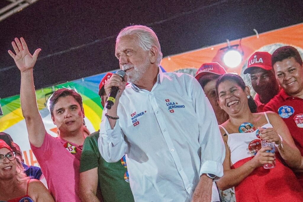 Jaques Wagner critica Bolsonaro e diz que Flávio representa risco de ‘retrocesso’ para o Brasil