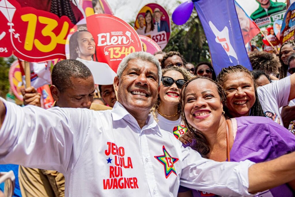 Jerônimo realiza caminhada em Pau da Lima ao lado de Rui e Wagner e fala em “festa da vitória” a 30 dias da eleição