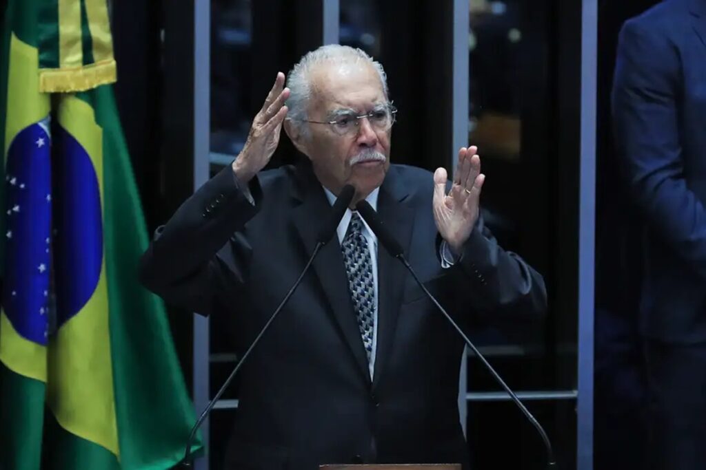 Ex-presidente José Sarney é internado com pneumonia e tem estado de saúde estável