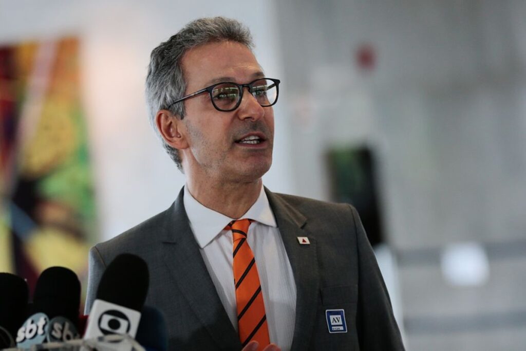 Romeu Zema diz que STF vive “crise de credibilidade” e elogia postura de André Mendonça