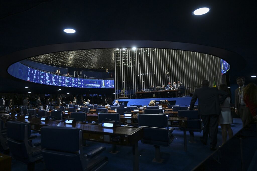 Senado adia votação da PEC do fim da escala 6x1 após obstrução da oposição