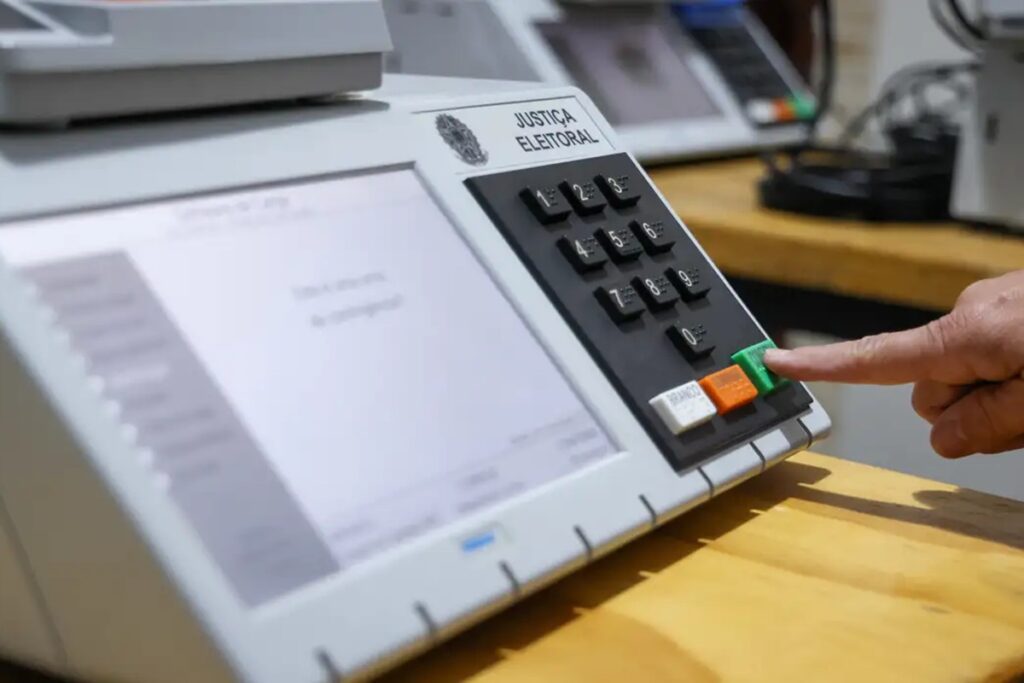 TSE oferece transporte gratuito para eleitores com deficiência; pedido deve ser feito até 14 de setembro