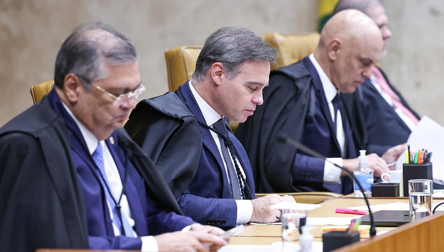 Mendonça fica entre Dino e Moraes durante julgamento do caso Master no STF