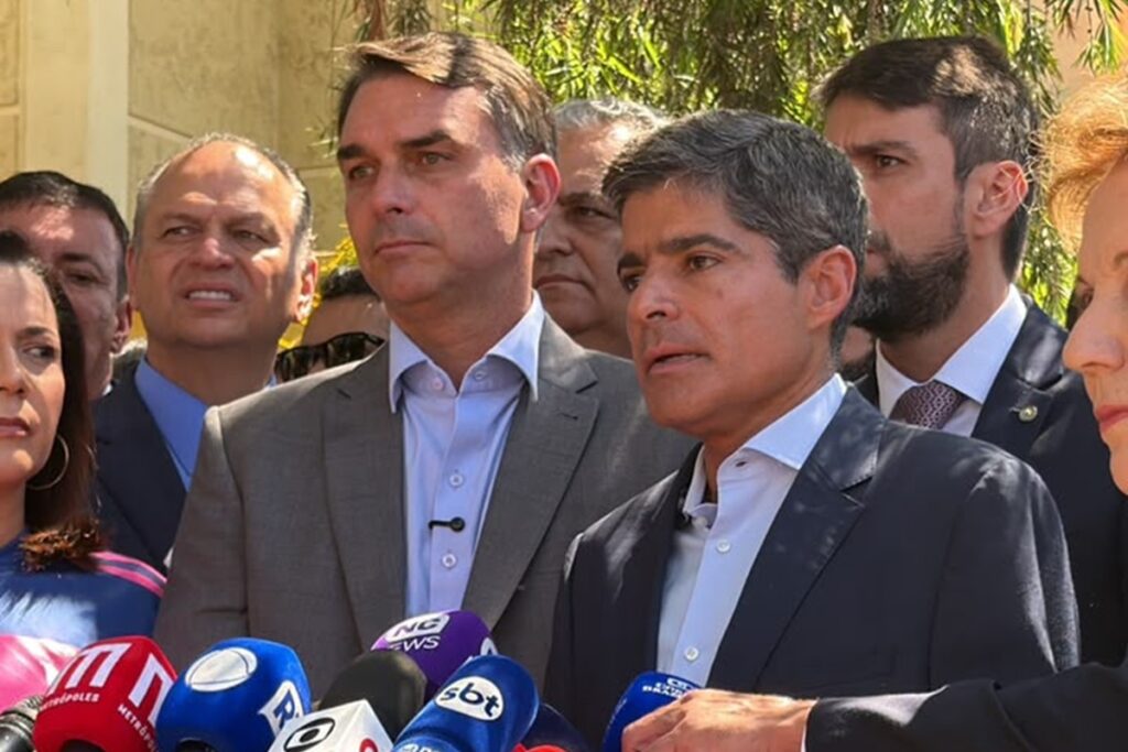 ACM Neto justifica apoio a Flávio Bolsonaro e diz que decisão passa por necessidade de "mudar o Brasil"