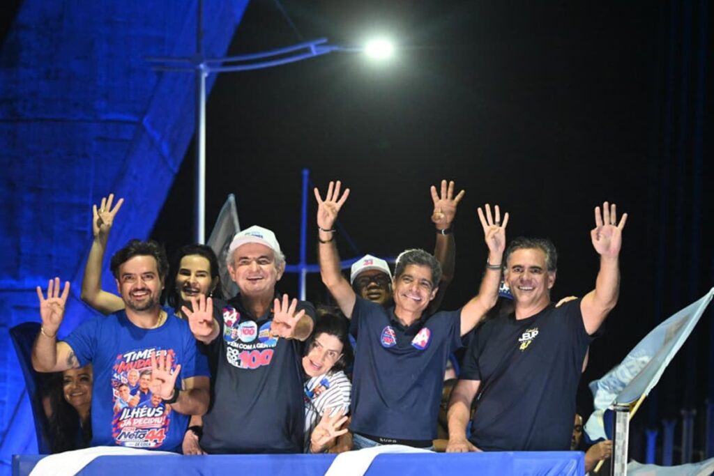 ACM Neto encerra campanha do primeiro turno com carreata em Ilhéus e diz chegar à eleição ‘com muita confiança’