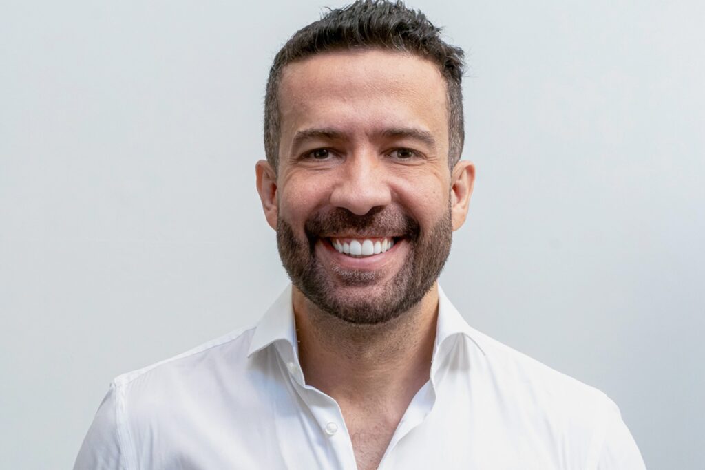 André Janones é internado na UTI com arritmia cardíaca após debate na Band