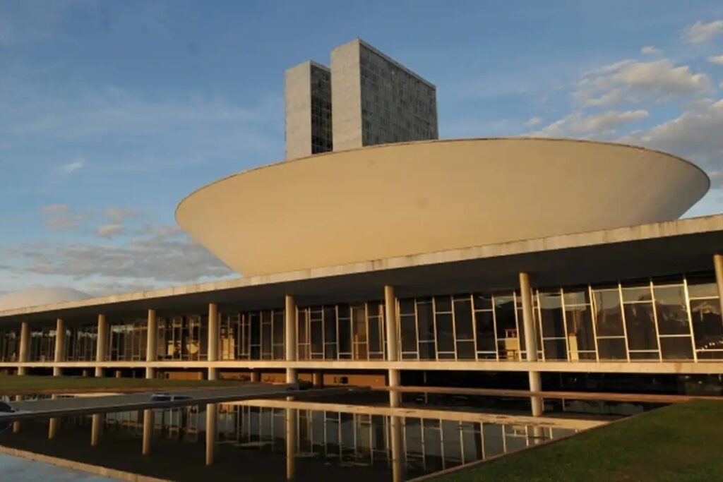 Congresso aprova exame obrigatório para médicos obterem registro profissional; entenda as regras