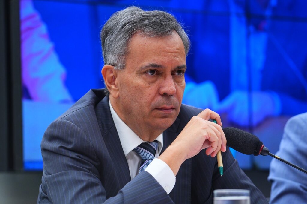 Félix Mendonça Jr. aponta estratégia coletiva como decisiva para reeleição e diz que PDT evitou "vaidade pessoal"