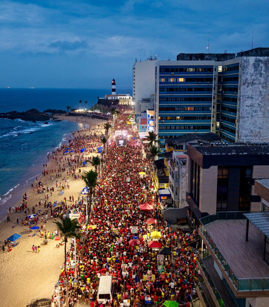 Ato em apoio a Lula reúne público estimado em 500 mil pessoas em Salvador