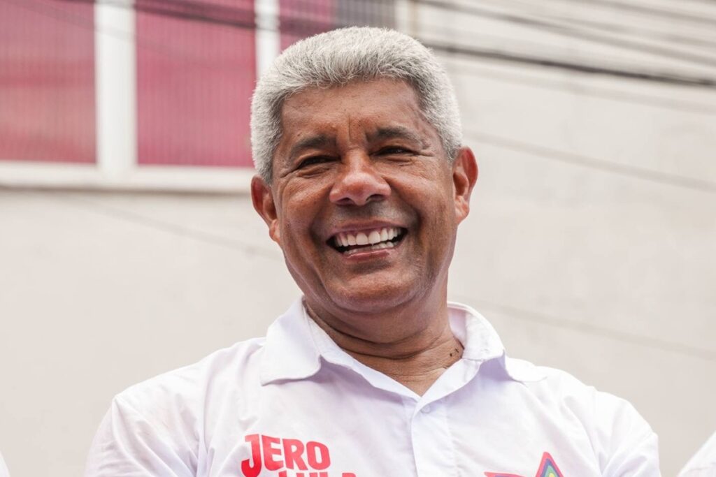 Ao lado de Wagner e Rui, Jerônimo afirma que trabalha para o povo e critica adversários: "Não uso a política para fazer negócios"