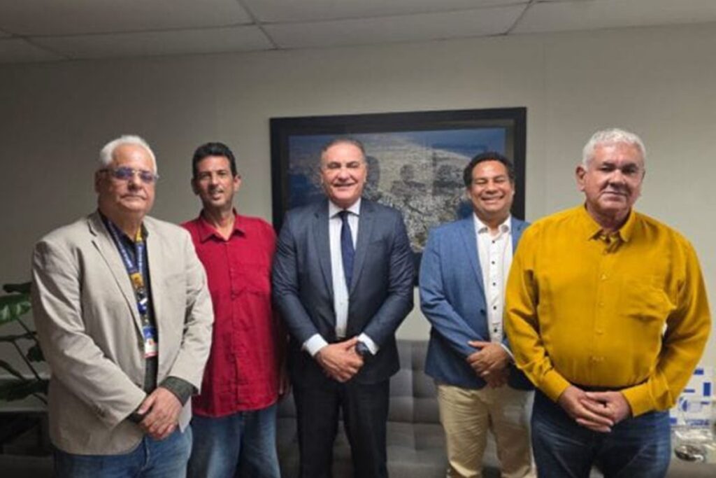 Nelson Pellegrino se reúne com Sindicontas para discutir Plano de Cargos e reivindicações dos servidores do TCM-BA