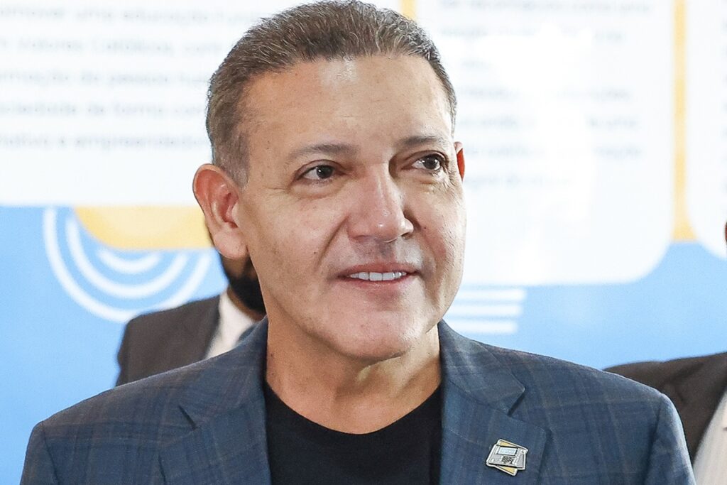 Presidente do TSE diz que eleições seguem dentro do esperado e projeta resultado entre 20h30 e 21h