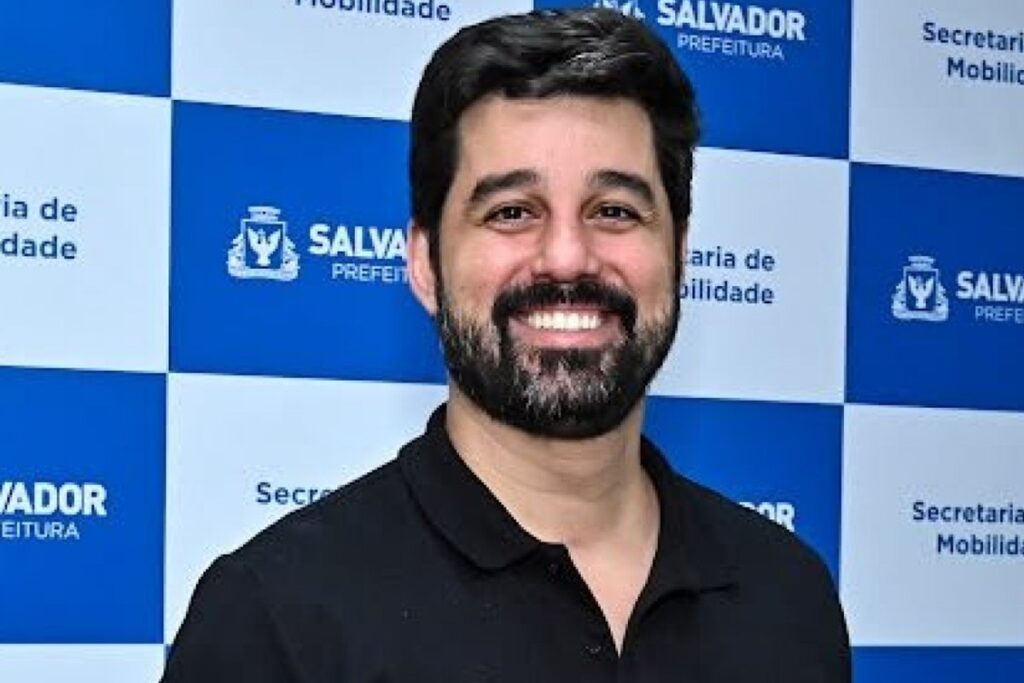 Prefeitura de Salvador diz que Pablo Souza está em Paris e se apresentará à Justiça nesta segunda