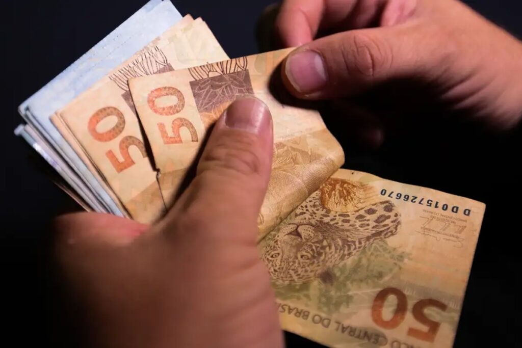 Quaest: 69% dos brasileiros dizem que renda aumentou no último ano