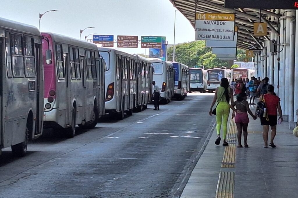 Prefeitura de Lauro de Freitas mantém frota regular de ônibus no segundo turno