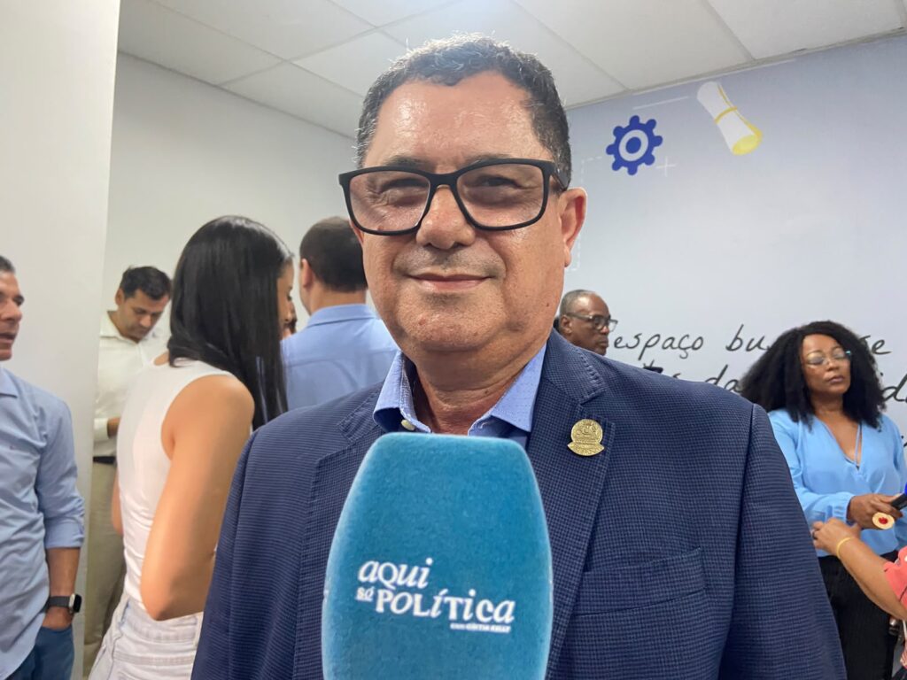 Hélio Ferreira contesta versão de prefeito sobre adesivação de ônibus no segundo turno das eleições