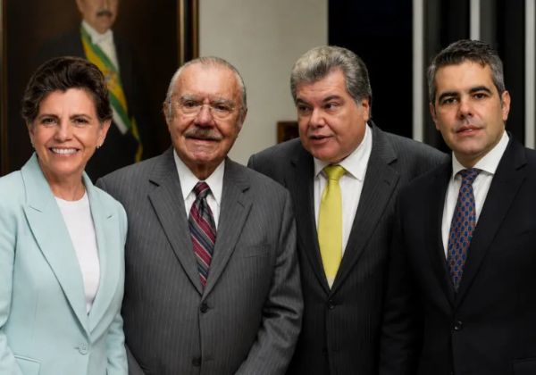 Era Sarney chega ao fim após 72 anos de presença em mandatos eletivos, com derrota de Roseana Sarney